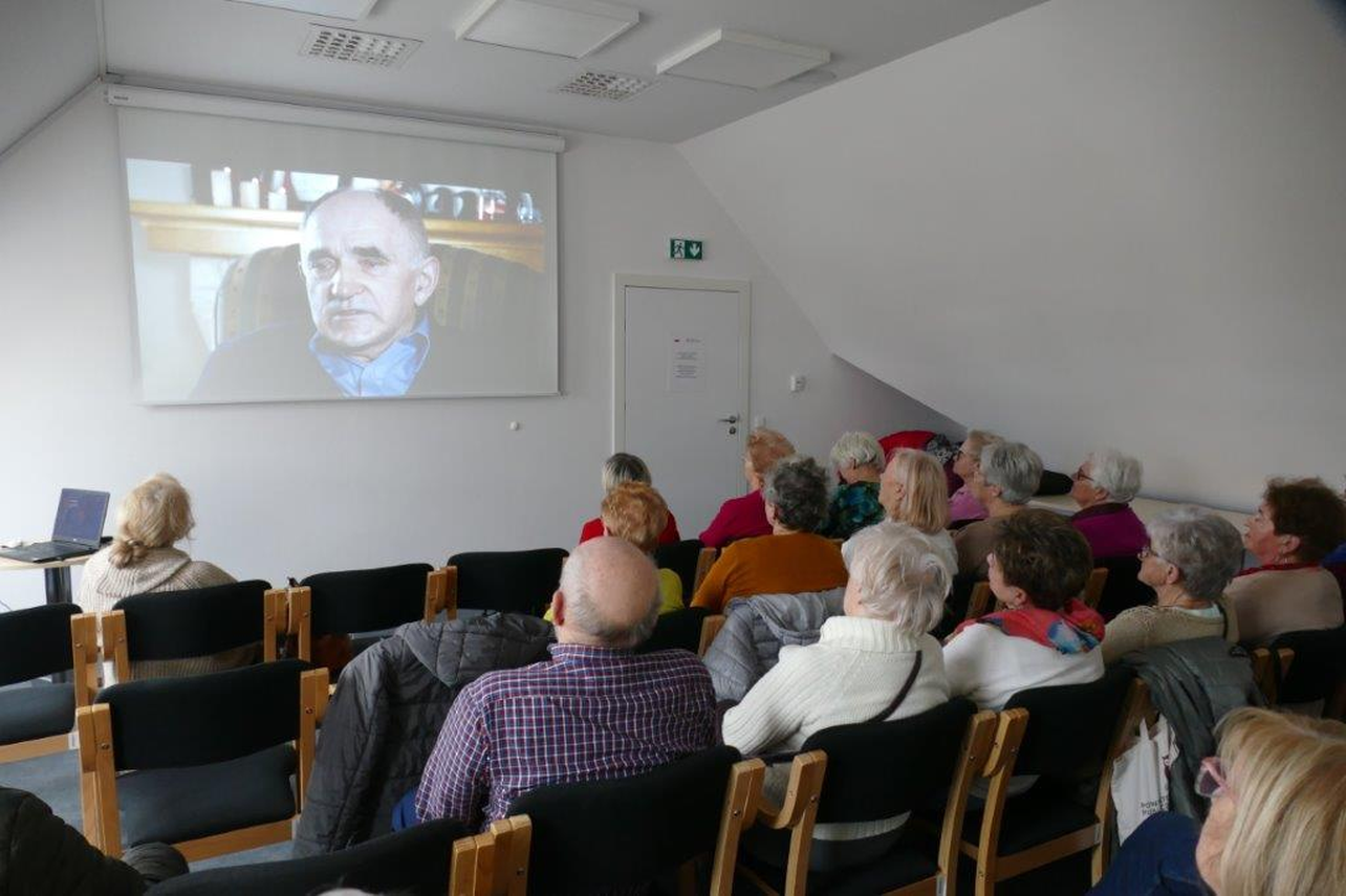 Zdjęcie do newsa O Marszu Śmierci dla Uniwersytetu Trzeciego Wieku