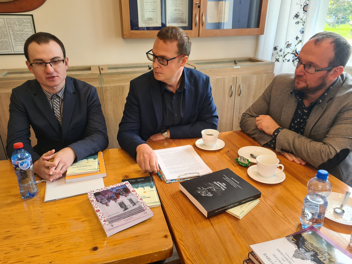 Zdjęcie do newsa WARSZTATY HISTORYCZNE I OTWARCIE WYSTAWY W SŁAWOSZYNIE