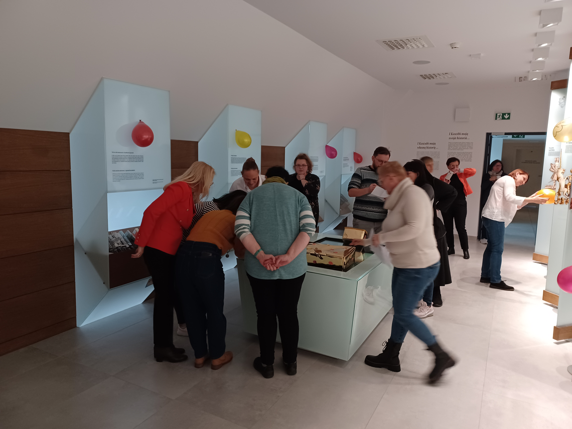 Zdjęcie do newsa Jak uciec z pokoju, czyli warsztaty z tworzenie escape roomów dla nauczycieli języka kaszubskiego