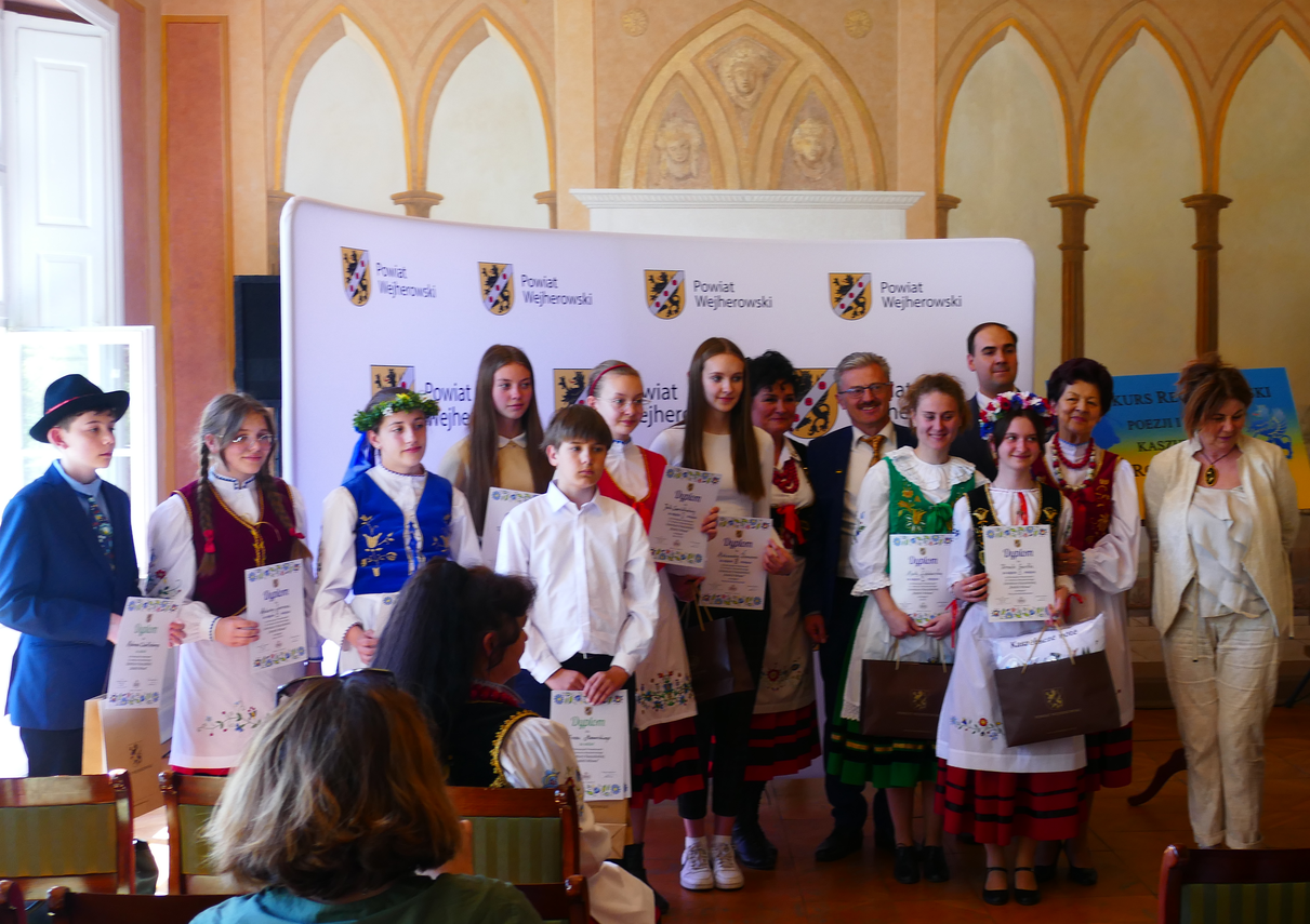 Zdjęcie do newsa Eliminacje powiatowe 52. Konkursu Recytatorskiego Literatury Kaszubskiej „Rodnô Mòwa”. Lista laureatów.