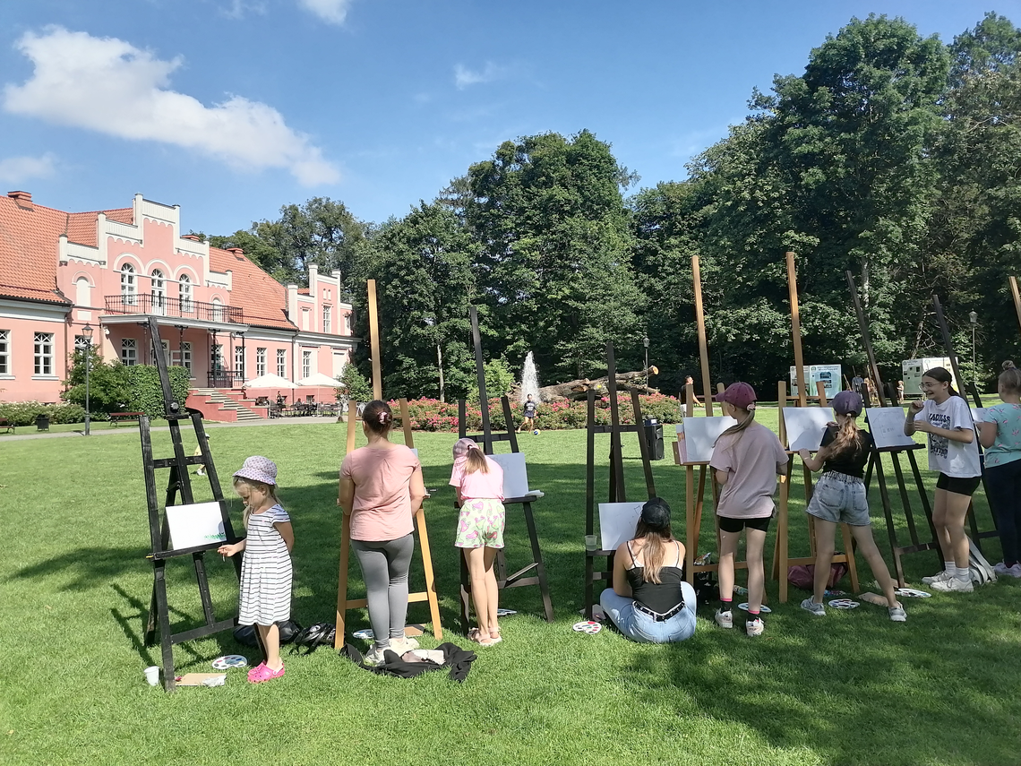 Zdjęcie do newsa Dziecięcy Plener Malarski z Martą Papierowską