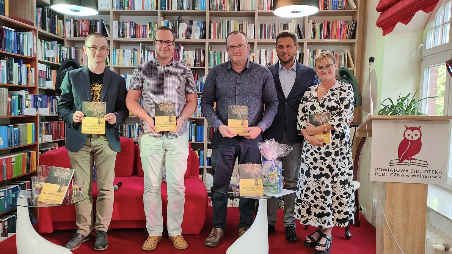 Zdjęcie do newsa Promocja książki pracowników Muzeum.