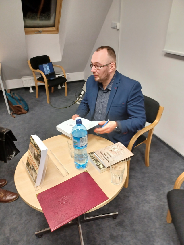 Zdjęcie do newsa Stalinizm na wsi kaszubskiej. Promocja książki