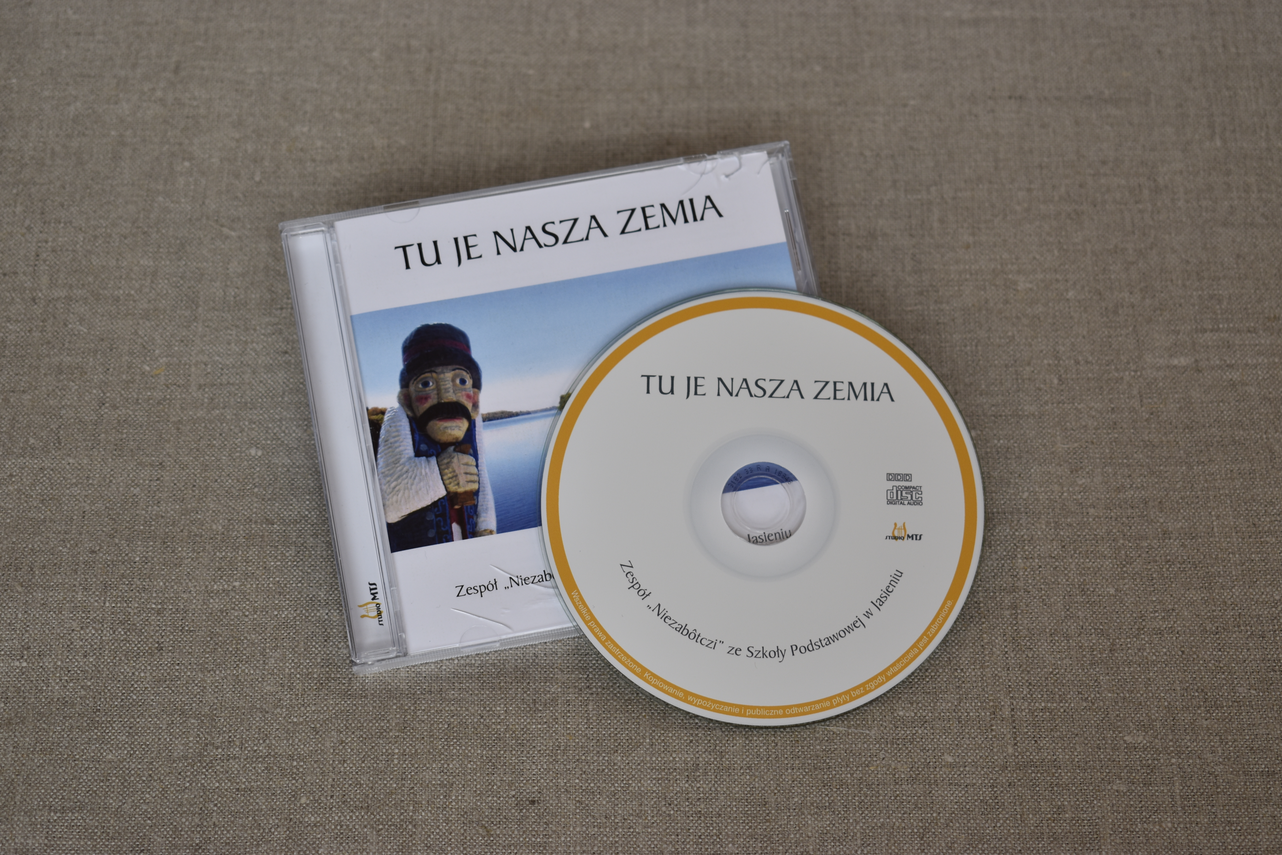 Zdjęcie do newsa Dźwiękowe zbiory muzealne. Podziękowanie dla Szkoły Podstawowej w Jasieniu