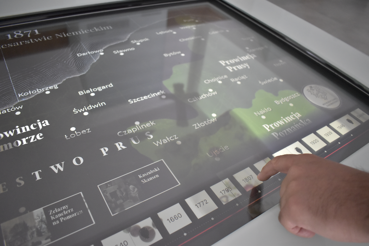 Zdjęcie do newsa Jak korzystać z mapy multimedialnej w Książnicy?