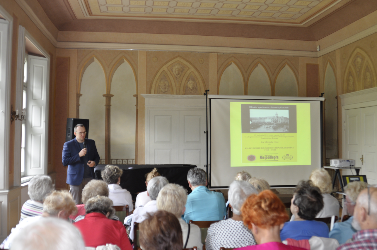 Zdjęcie do newsa O Niepodległej dla Uniwersytetu Trzeciego Wieku