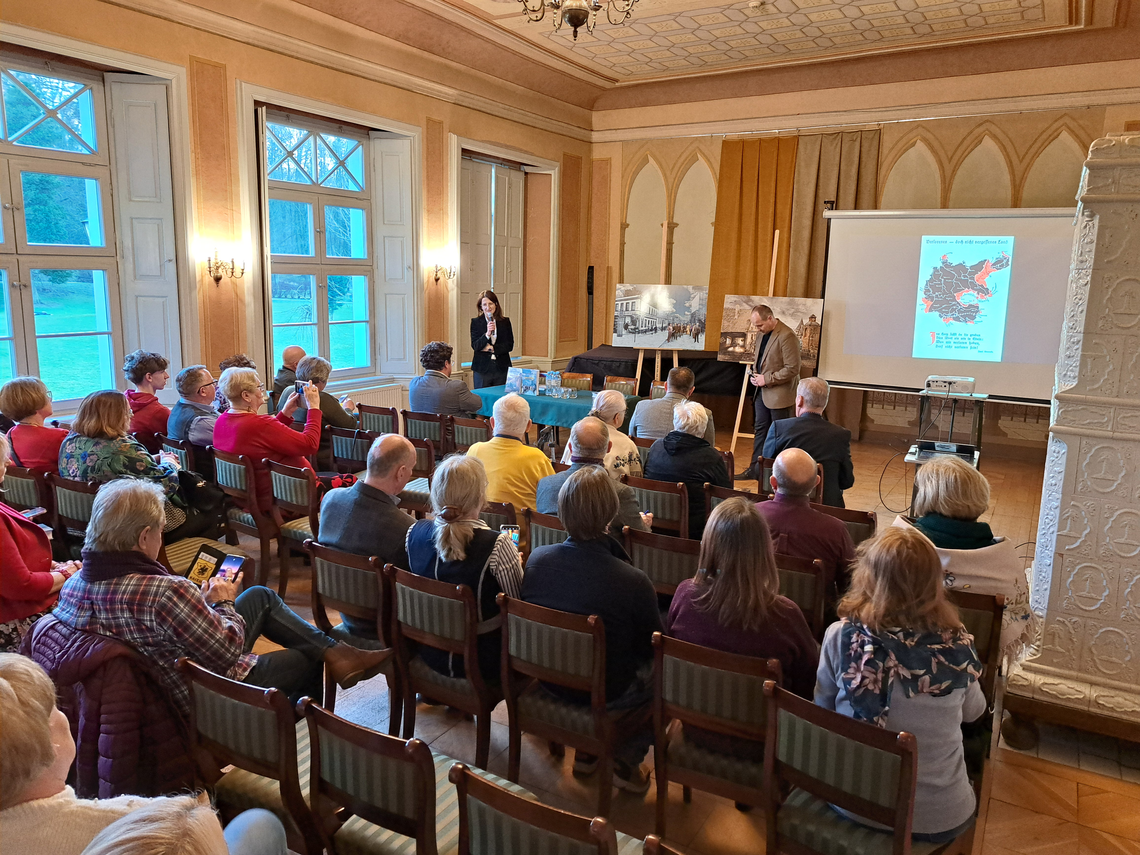 Zdjęcie do newsa Spotkanie z autorami książki "Dzieje Kaszubów". Promocja publikacji