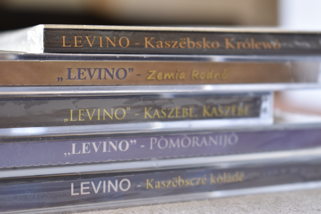 Zdjęcie do newsa Dźwiękowe zbiory muzealne. Podziękowanie dla Kaszubskiego Zespołu Regionalnego Levino