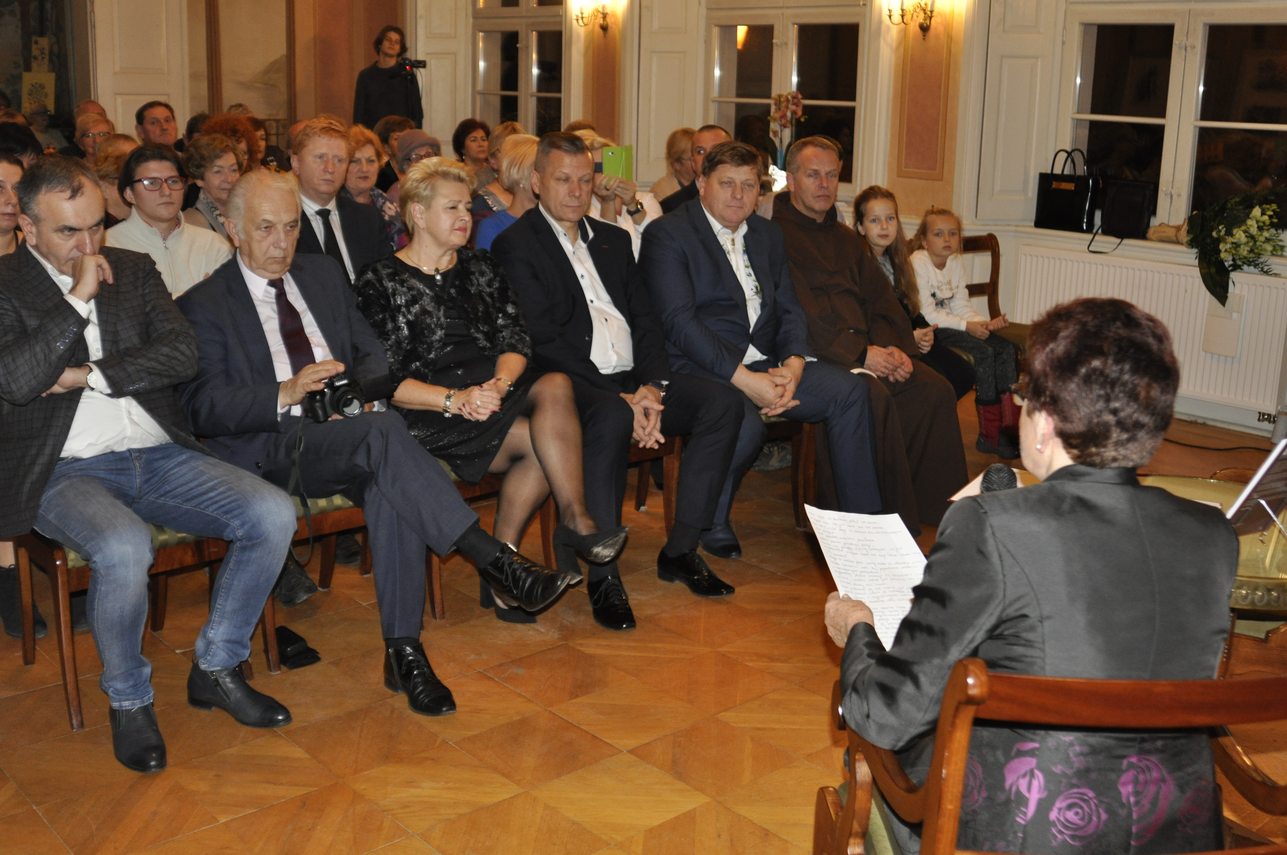 Zdjęcie do newsa „Pod kaszubskim niebem” w muzealnych murach – promocja poezji Krystyny Labuddy