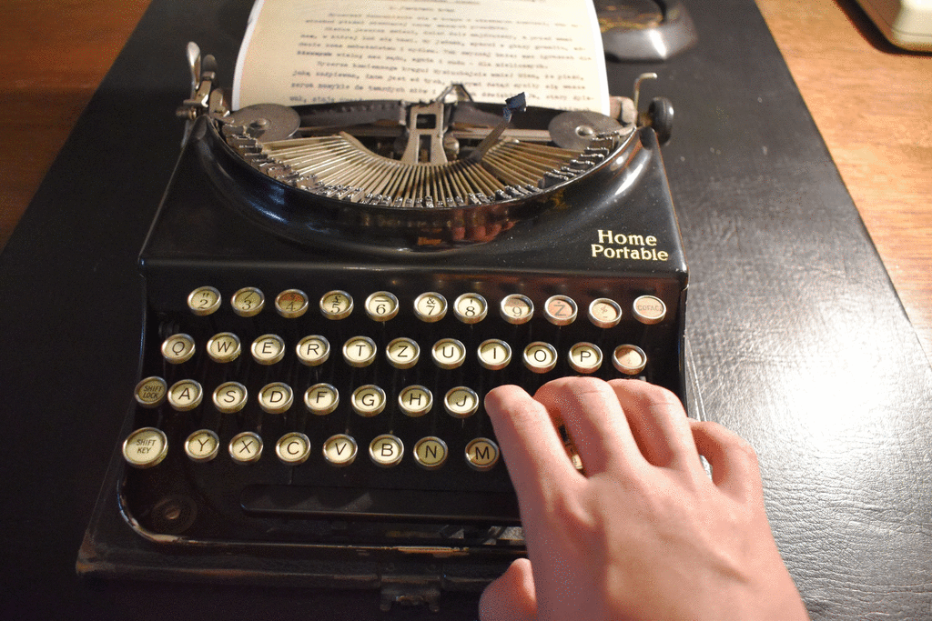 Zdjęcie animowane do newsa Muzealne smaczki 21/2020. Maszyna do pisania na emeryturze!